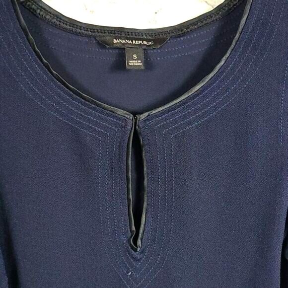 Banana Republic Navy Crepe Cold Shoulder Blouse Career Top Long Sleeve Textured - Picture 6 of 9